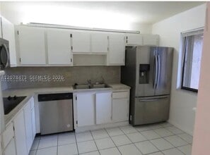 Building Photo - 205 Lakeview Dr