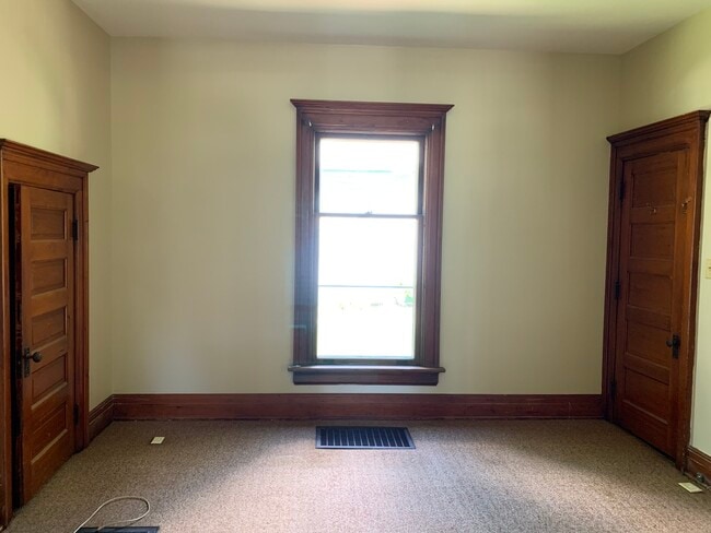 Building Photo - 307 E State St