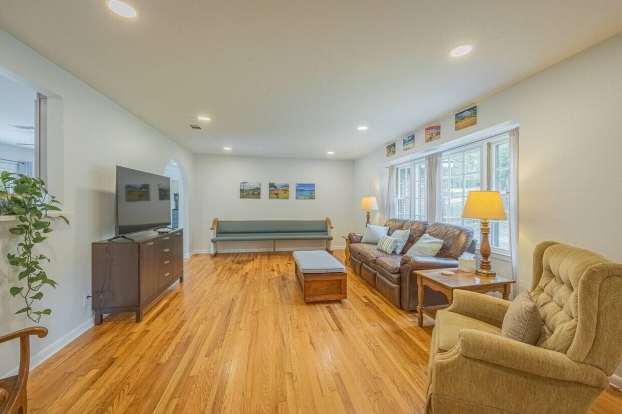Foto principal - 635 Rivermont Rd