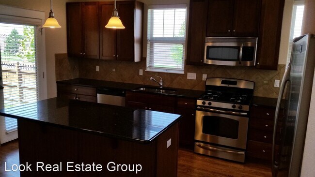 Building Photo - 4 br, 3.5 bath House - 3563 Yosemite St