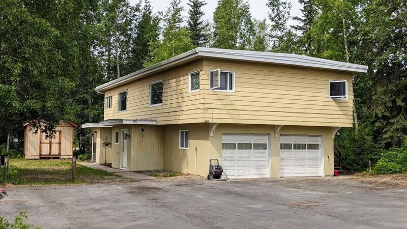 Primary Photo - 520 Halvorson Rd