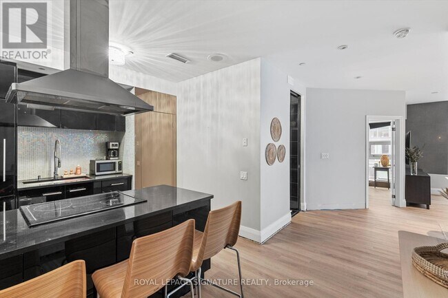 Photo du bâtiment - 393 King St W