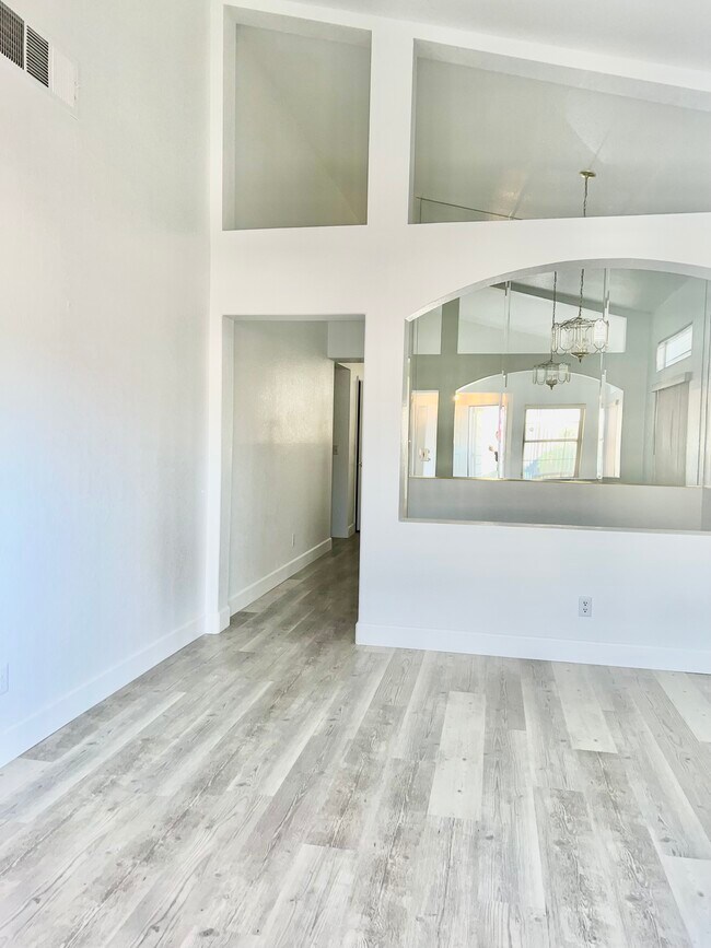 Building Photo - 1903 Casa Verde Dr