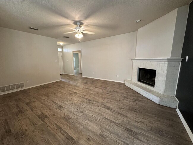 Foto del edificio - Charming North Lubbock Home with Spacious ...