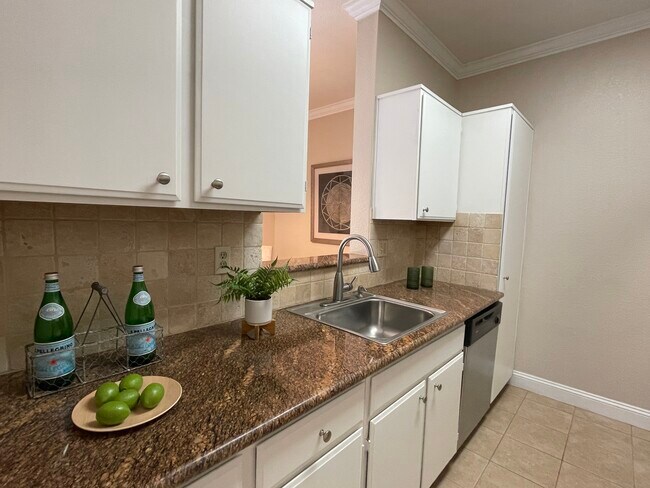 Foto del edificio - 7128 Cross Creek Cir