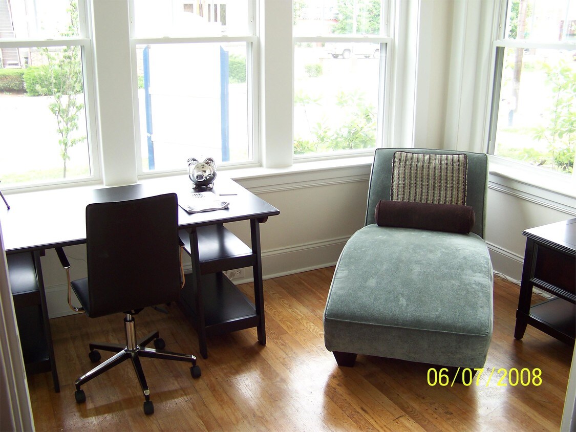 Primary Photo - 256 E High St