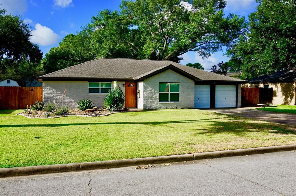 9535 Meadowglen Ln, Houston, TX 77063 House Rental in Houston, TX