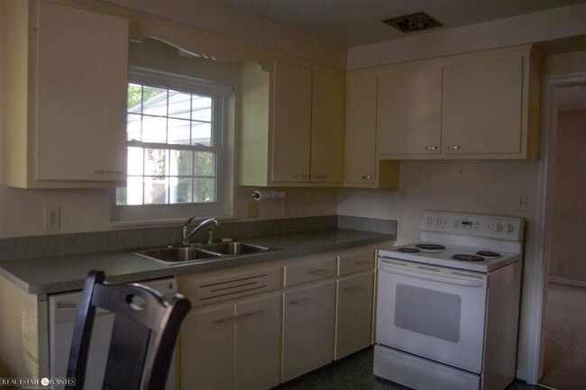 Foto del edificio - 928 Harcourt Rd