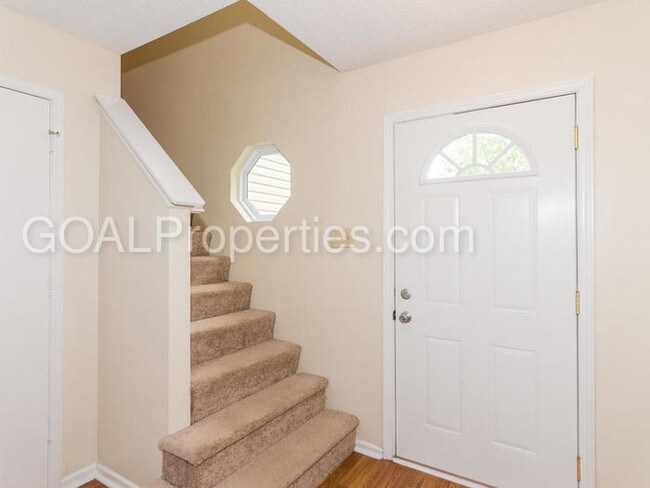 Foto del edificio - 2455 Summerwood Ln