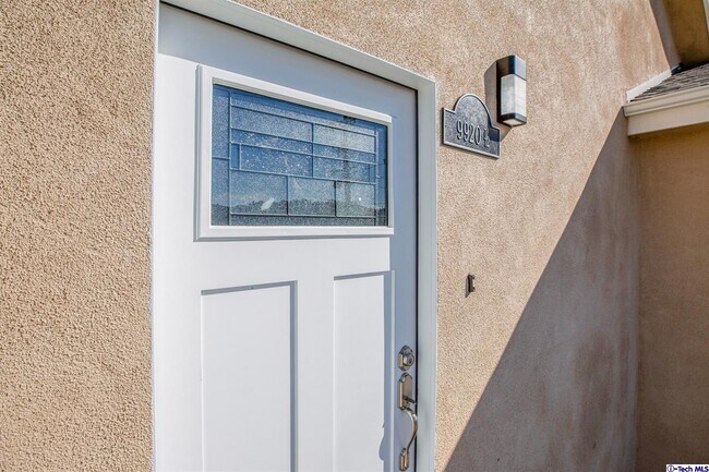 Building Photo - 9920 Pinewood Ave