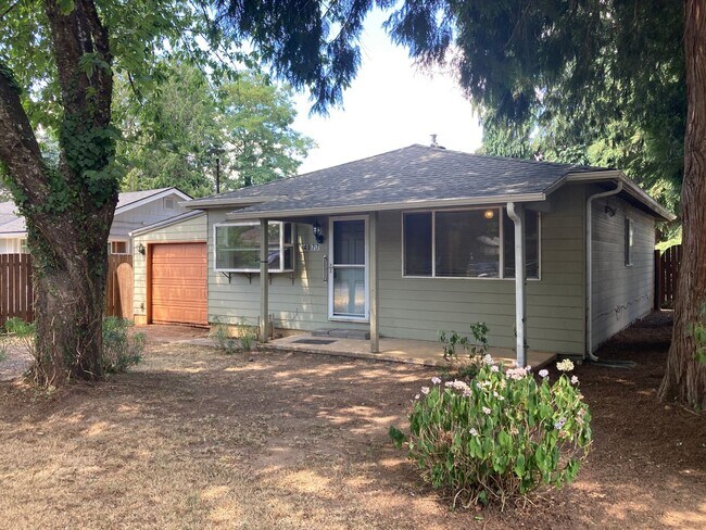 Foto del edificio - Quaint 1950's Home in Milwaukie