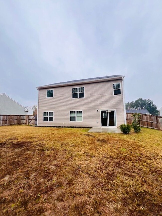 Building Photo - WOW!!  5-bedroom 2 bath