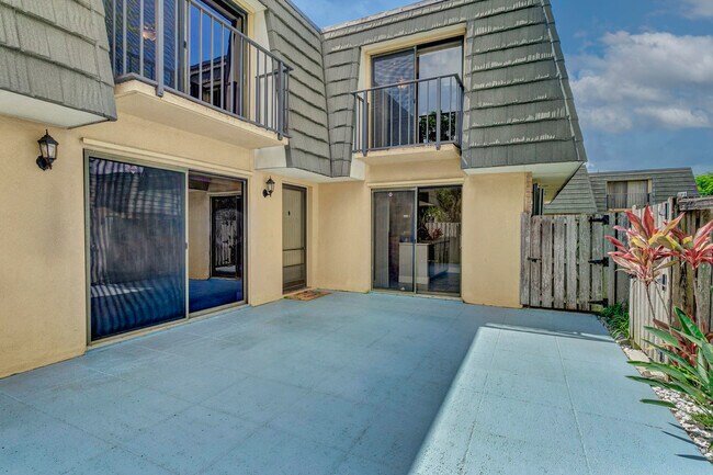 Building Photo - 1601 16th Way