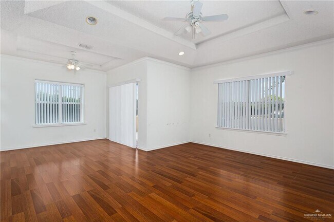 Foto del edificio - 1530 W Hall Acres Rd