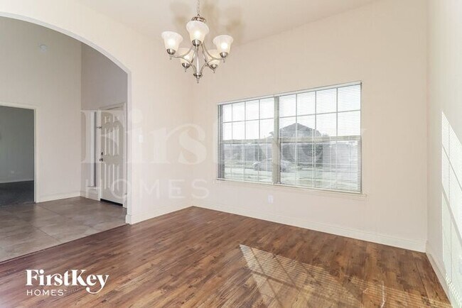Foto del edificio - 1227 Jewel Ln