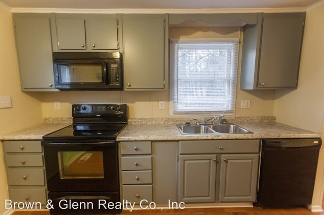 Building Photo - 2631 Glenbrook Dr