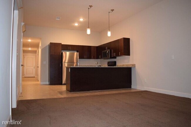 Foto del edificio - 3 br, 2 bath Townhome - 9419 N. robinhood ave