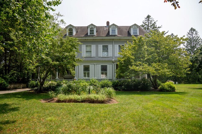 Foto del edificio - 141 Narragansett Ave