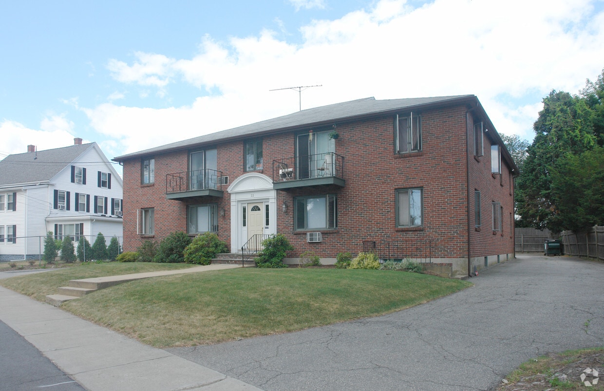 Primary Photo - 33 Topsfield Rd