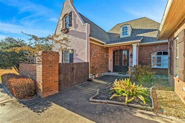 Building Photo - 4140 Primrose Dr