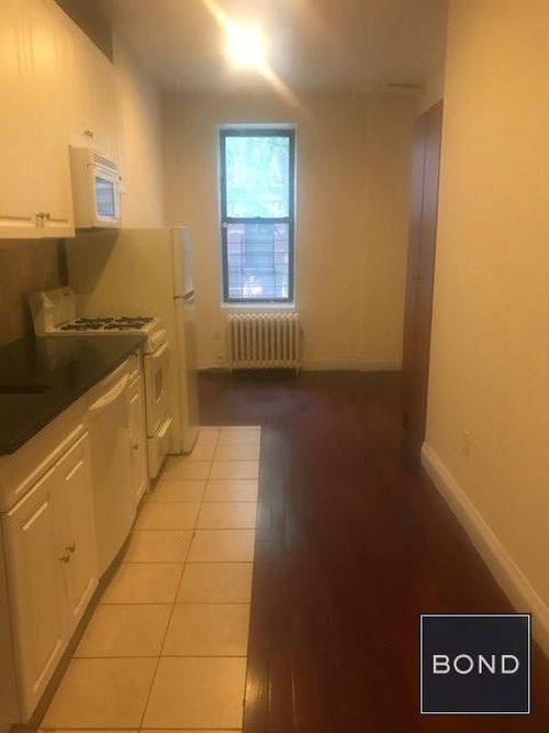 Primary Photo - 256 E 10th St