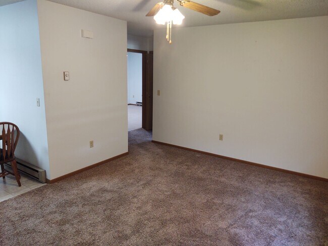 LIVING ROOM - 1121 W Elm Ave