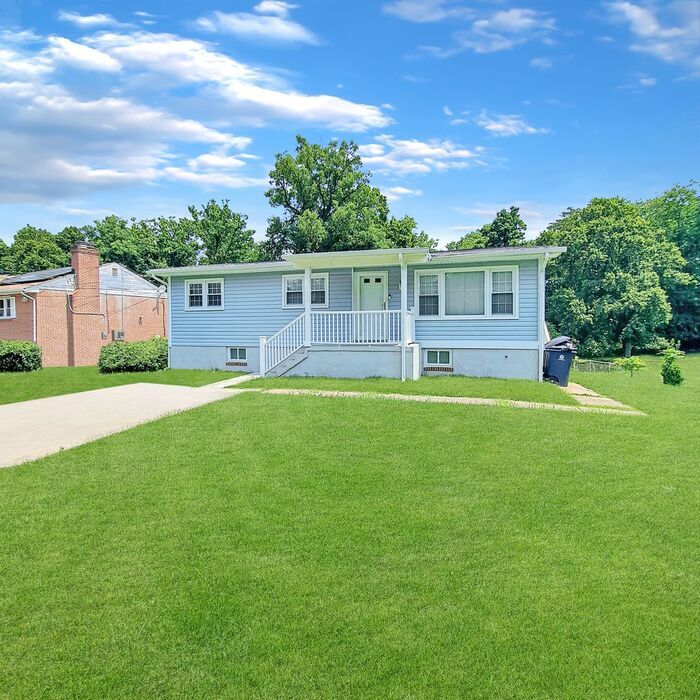 Charming MidCentury Modern SFH 3 Bedrooms... House for Rent in