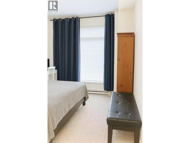 Photo du bâtiment - 5689 Kings Rd