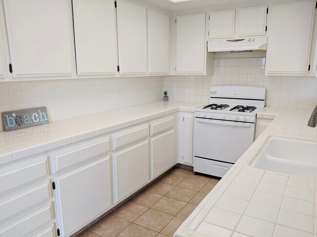 Kitchen - 512 W Imperial Ave