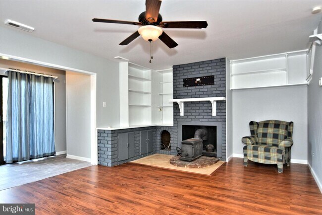 Foto del edificio - 13 Centennial Ridge Dr