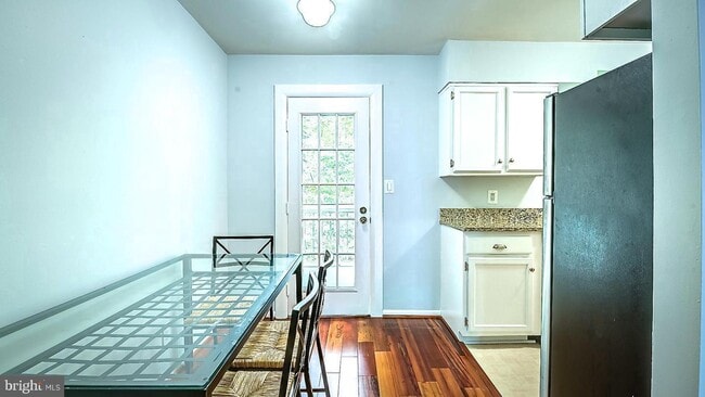 Building Photo - 4647B 28th Rd S