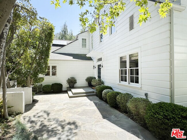 Building Photo - 2121 Trently Ln