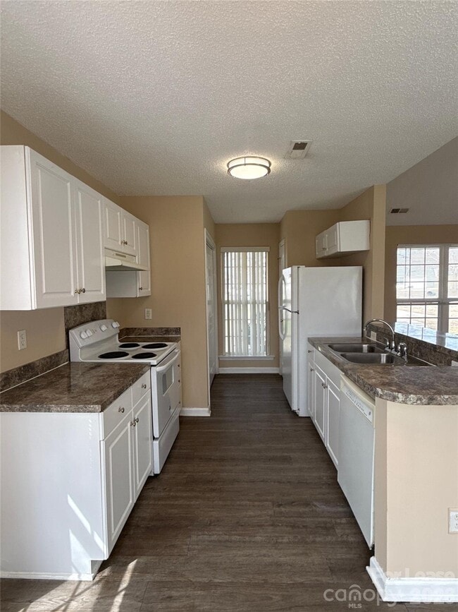 Building Photo - 507 Shafter Ct