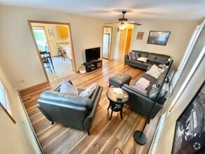 Building Photo - 102 Twitchell Ct