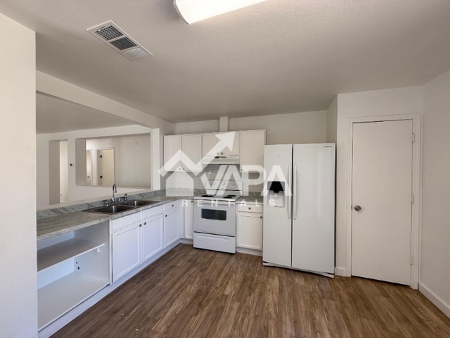 Building Photo - 10311 Shady Meadows