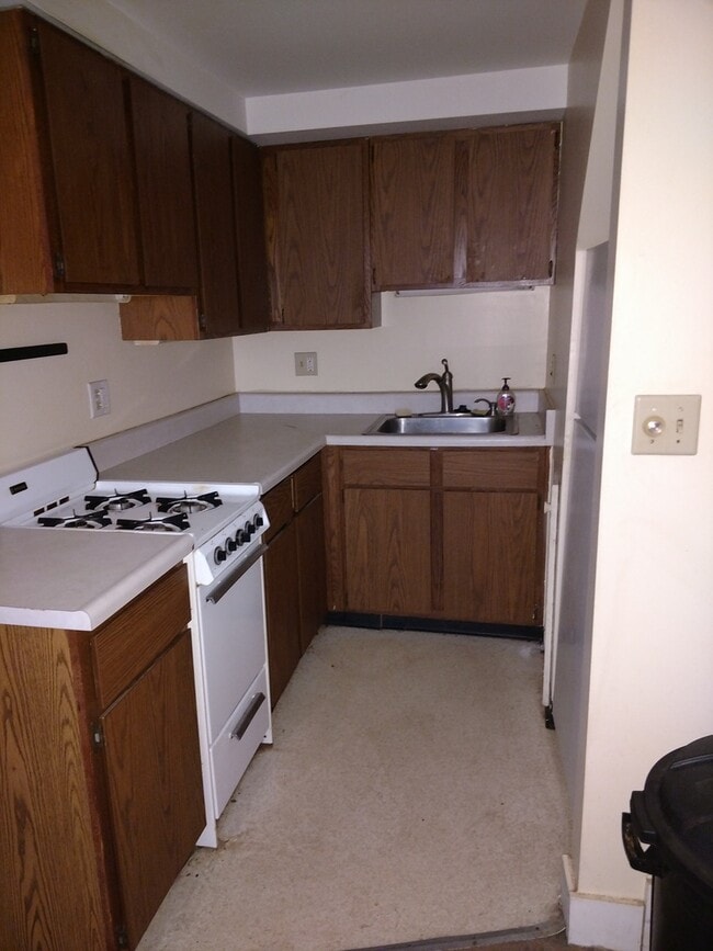 Photo - 321 E Cross St Apartment