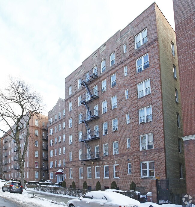Building Photo - 415 E 17th St