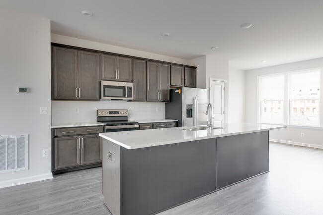 Building Photo - 607 Eking Green Dr
