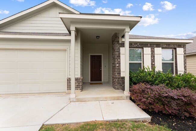 Building Photo - Charming Home Awaits: Spacious & Modern Li...