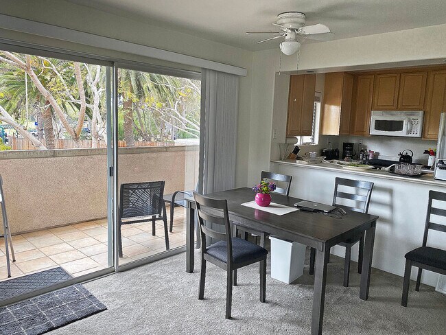 Building Photo - 128 Por La Mar Cir