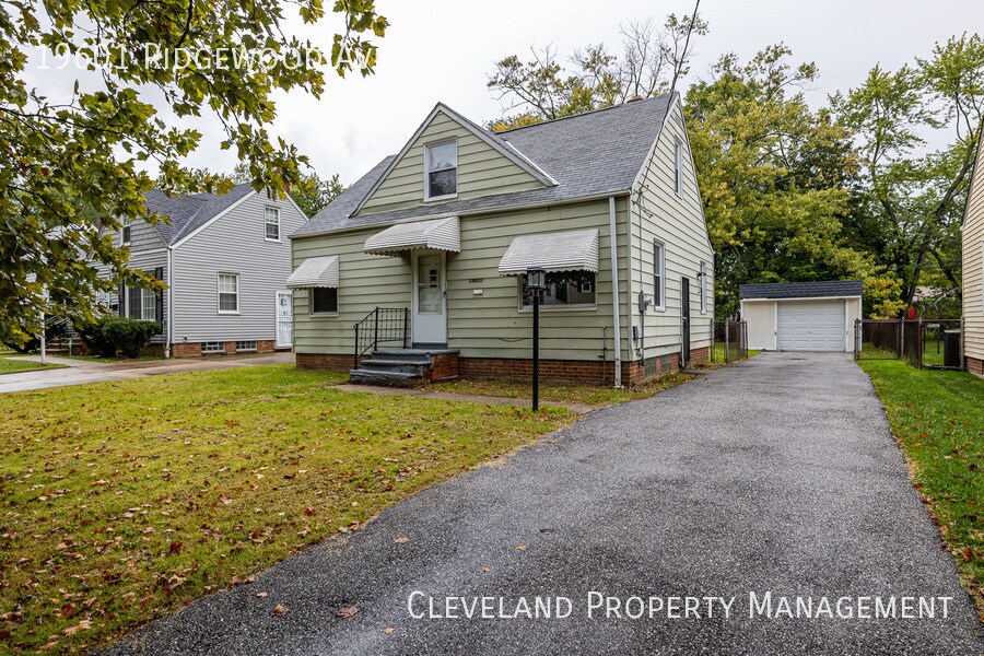 Renovated Warrensville Hts Cape Cod House Rental in Warrensville