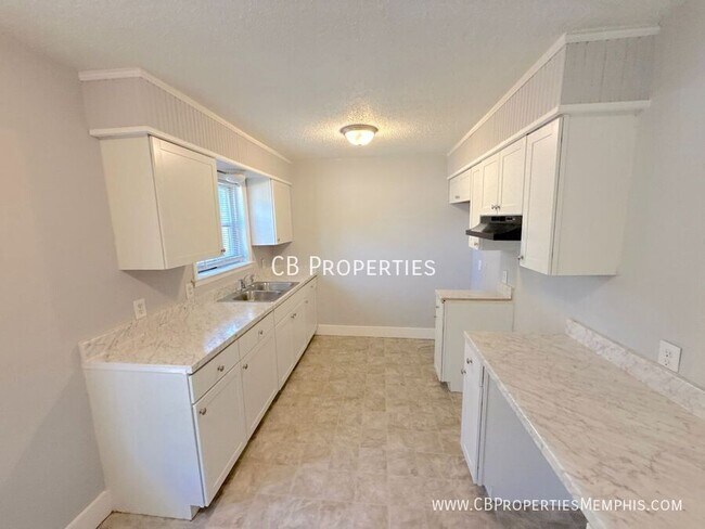 Building Photo - 4580 Cottonwood Rd