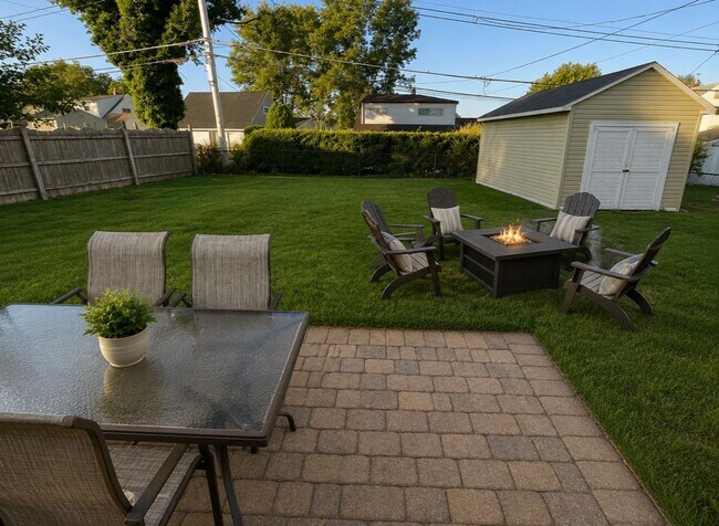 Foto del edificio - Welcome to this 4 bedroom 2 bath home in the Crabtree section of Levittown.