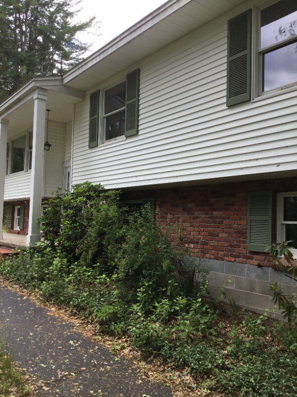 Foto del edificio - 964 Trout Lake Rd