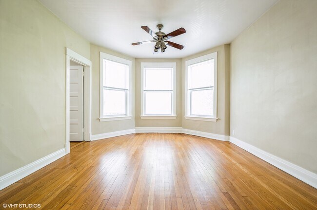 Foto del edificio - 1623 W Farragut Ave
