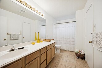 Building Photo - 8807 Sage Pl Dr