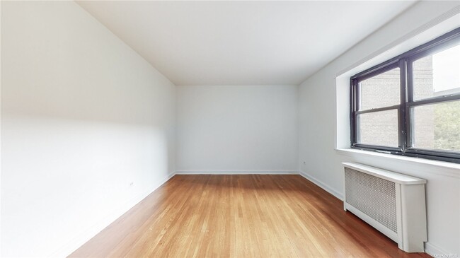 Foto del edificio - 102-55 67th Rd