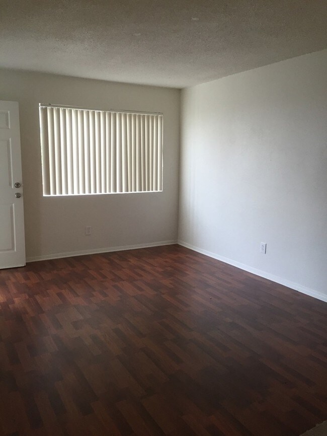 Foto del edificio - Nice 2br 1ba Downstairs Apartment
