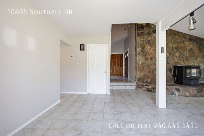 Building Photo - 10805 Southall Dr