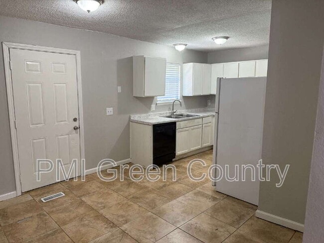 Building Photo - 12429 E 11th Ct